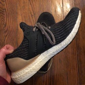 ADIDAS ULTRABOOST